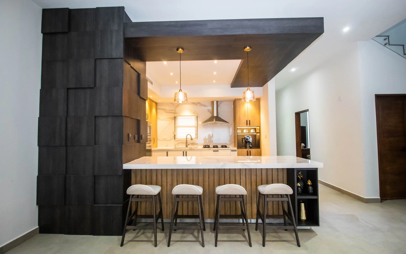 Cocinas y Carpintería de California Interiors