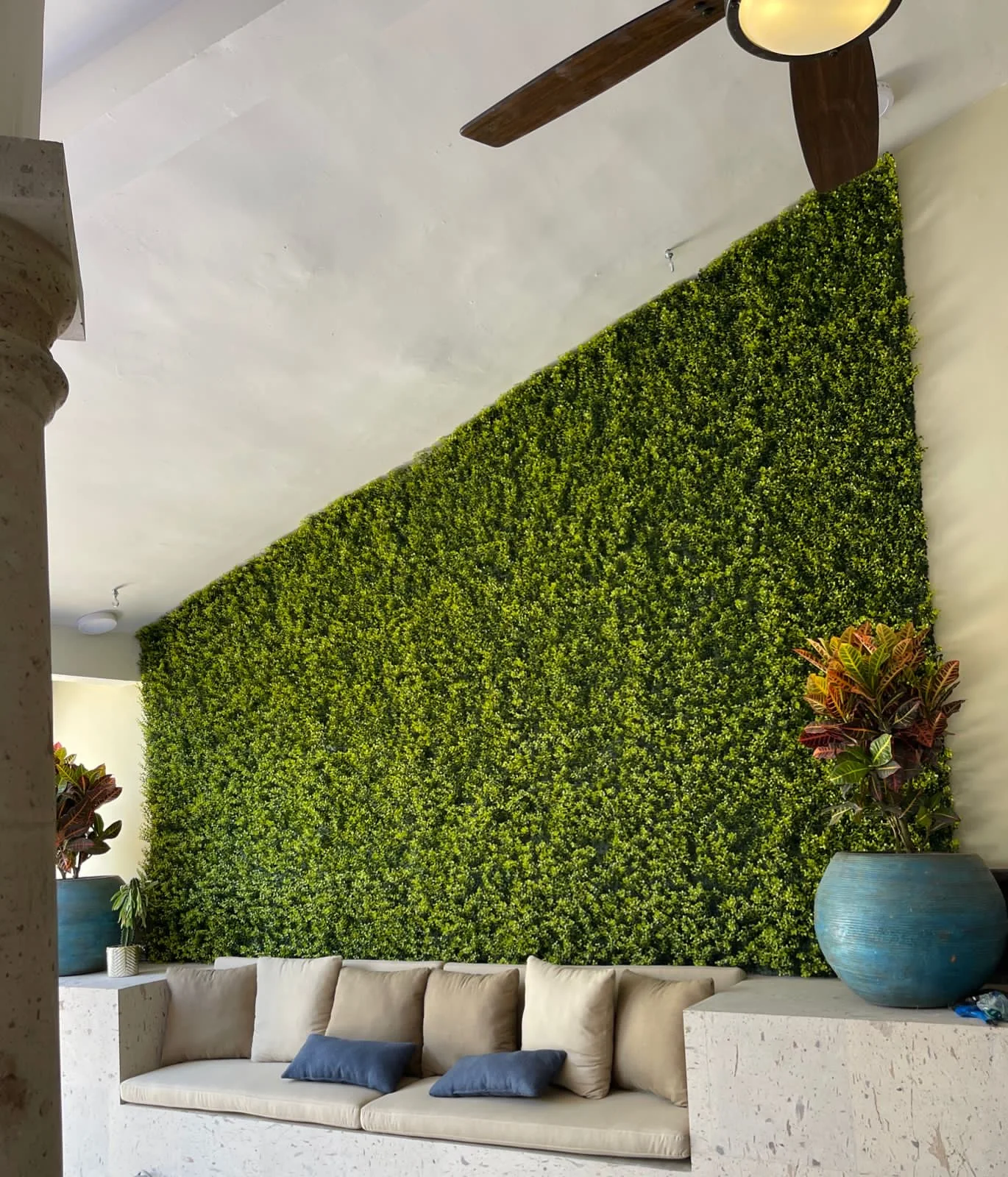 Pasto Artificial y Exteriores de California Interiors